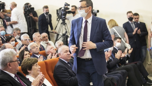 "Liczba konstytucyjnych ministrów zmniejszy się nawet o połowę". Najnowsze przecieki ws. rekonstrukcji