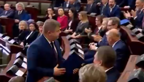 [Wideo] Gorąco na posiedzeniu Sejmiku woj. Śląskiego. Radni KO obrażają Wojciecha Kałużę