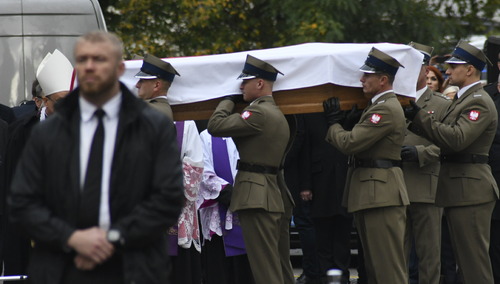 [Fotorelacja] Ostatnia droga Kornela Morawieckiego. Marszałek senior spoczął na Powązkach