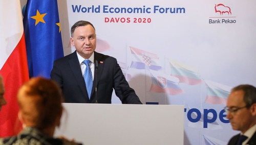 Prezydent w Davos: "Inwestycje w obszarze nowych technologii są najskuteczniejszą strategią..."