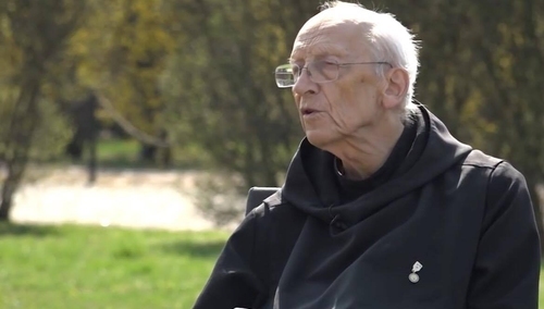 Ojciec Gużyński obraża o. Knabita. Benedyktyn odpowiada: "Byłbym zażenowany, gdyby mnie pochwalił"