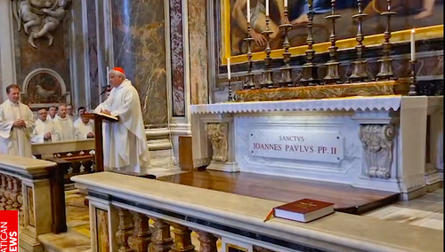 kard. Krajewski prze grobie Jana Pawła II