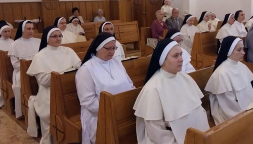 Siostry dominikanki pomagają w DPS-ie w Bochni. Mieszkańcy nie szczędzą słów wdzięczności