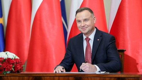 "Orędzie Grodzkiego za 3-2-1...". Gorące komentarze po podpisaniu ustaw sądowych przez PAD