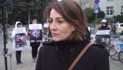 "Panom w sutannach głoszącym nienawiść...". Ostaszewska oskarża księży i polityków o podjudzanie ws. LGBT