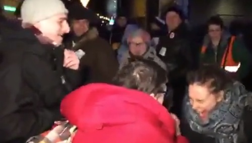 [video] Entuzjazm "obrońców demokracji" po ataku na Magdalenę Ogórek:"Dobrze jej tak! Nikt jej nie lubi!"