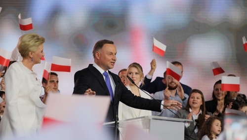 Krysztopa: Jeszcze nie czas otwierać szampana