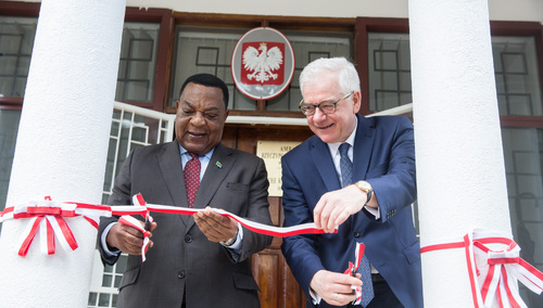 To orientalna wyprawa. Szef MSZ otworzył ambasadę w... Tanzanii