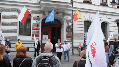 Solidarność pikietowała przed łódzkim urzędem miasta