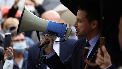 Trzaskowski: "Jestem katolikiem, mam szacunek do Kościoła i tradycji"