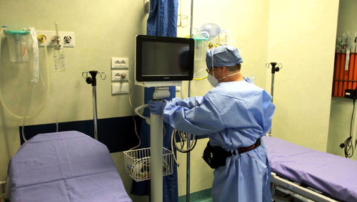 Ponad 200 nowych zakażeń. Zmarło kolejne 10 osób. Nowe dane Ministerstwa Zdrowia