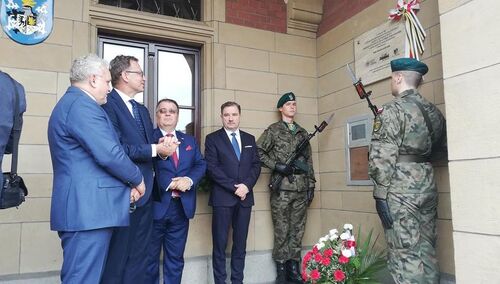 Pamiątkowa tablica w "Fazosie" w Tarnowskich Górach