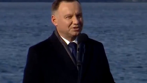 [video] "Marionetka!" Grupka krzykaczy usiłuje zagłuszyć Prezydenta RP na uroczystości zaślubin w Pucku