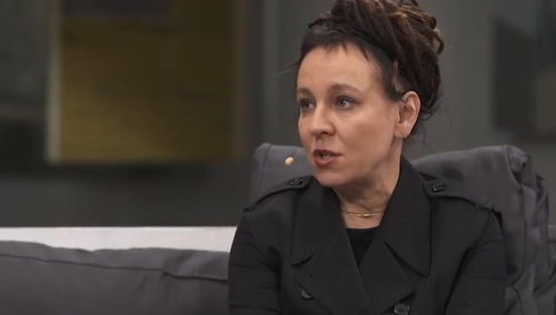 Tokarczuk w NYT: "Dzisiejsze wiadomości w Polsce wydają się być nowym potworem Frankensteina"