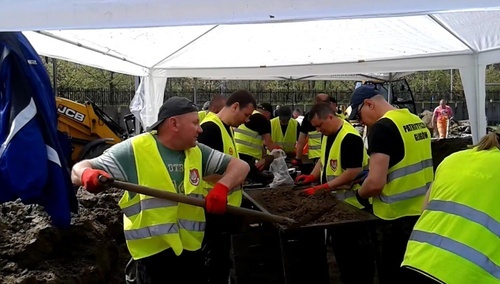 Oniszek: [Video] Łączka, 6. Maj 2017. Przyjeżdżają wolontariusz z całej Polski a nawet z zagranicy