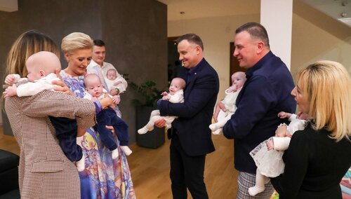 Światowy Dzień Wcześniaka. Prezydent Duda z sześcioraczkami