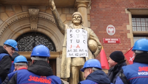 Rada Miasta Gdańska chce odebrać honorowe obywatelstwo ks. Jankowskiemu. "S" protestuje