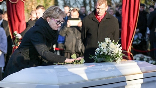 Premier na pogrzebie polskiego kierowcy: tragedia w Berlinie wyjątkowo okrutna