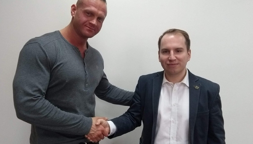 Adam Andruszkiewicz wystąpi na drogę prawną przeciwko fotomontażowi, w którym występuje obok swastyki