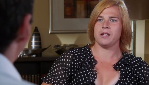 190cm wzrostu, 100 kg wagi. Zawodnik po zmianie płci robi karierę w kobiecej piłce ręcznej