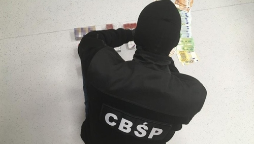 CBŚP i SG pomogły w likwidacji olbrzymiej nielegalnej fabryki papierosów