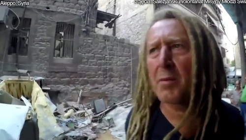 Polski muzyk Dariusz Malejonek wolontariuszem w syryjskim mieście Aleppo