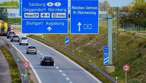 Polak wiózł do Niemiec broń i materiały do konstrukcji bomby. Przemycał też trzech Afrykańczyków