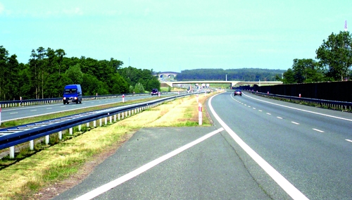 Prokuratura stawia zarzuty za budowę autostrady, która była "wielkim sukcesem rządu Tuska"
