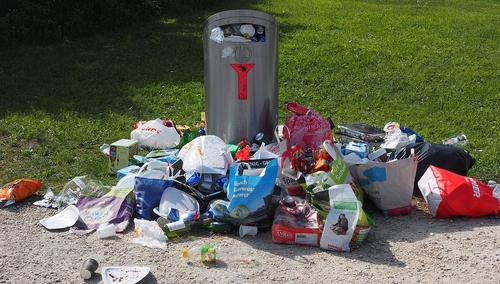 Weronika Kostrzewa: "Stolica. I jej śmieci. Chyba zabierzemy dziecku pokój i tam będziemy trzymać..."