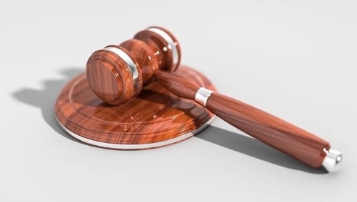 Prawy Sierpowy Mikroblog: Konstytucja na śmietniku Kasty