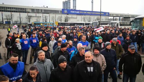 [video] Wiec przed bramami FCA: Jesteśmy Solidarnością i dlatego wygramy!