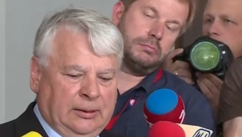 Borusewicz "zaskoczony" oświadczeniem marszałka Karczewskiego