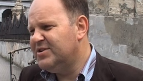 Ks. [?] Kazimierz Sowa namawia do głosowania na konkretnego polityka. To tak można?