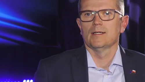 Senator Marcin Bosacki [PO] zaprzecza, że redagował Sok z Buraka. Działaczka PO: "Pan kłamie"