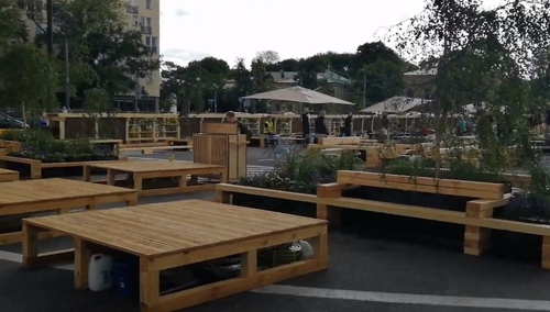 Rzecznik Trzaskowskiego Kamil Dąbrowa chwali się zdjęciami ze Strefy Relaksu, a tam...