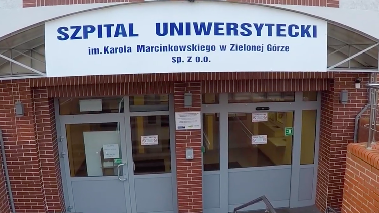 Za pomocą drukarek 3D wyposażył w przyłbice ochronne cały szpital. "Nie sposób opisać radości"