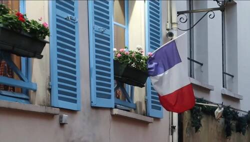 Wyniki exit poll: We Francji wygrywa partia Marine Le Pen