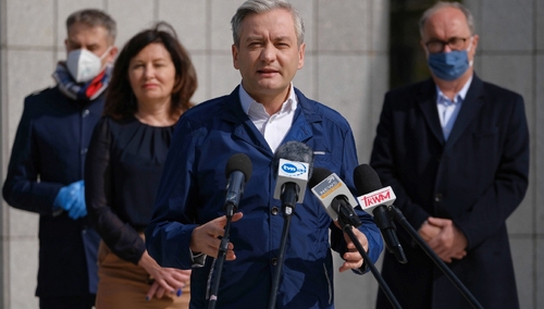 "W tej chwili nie widzę potrzeby zmiany kandydata". Czarzasty o fatalnych wynikach sondażowych Biedronia