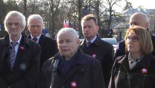 [video] Jarosław Kaczyński pod pomnikiem Piłsudskiego: Jestem przekonany, że za rok Polacy będą silniejsi