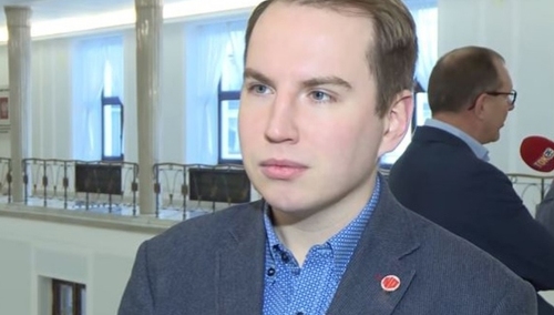 Andruszkiewicz: Hej totalni, zrozumcie: Polacy chcą odpocząć latem od polityki, a przede wszystkim od was