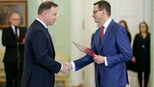 Sondaż zaufania: Prezydent i premier na czele stawki
