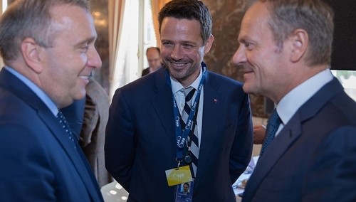 Trzaskowski porównuje sytuację w Mińsku do... Warszawy. "Dość już brutalności władzy"