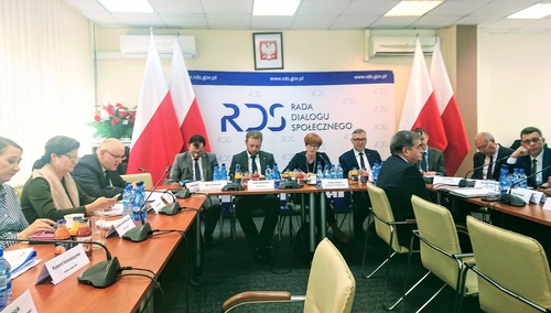 Ułatwienie dla młodych w nabywaniu kwalifikacji zawodowych – sukces „Solidarności”