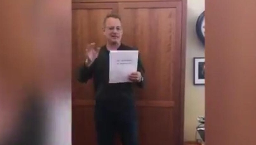 [video] Zobacz jak Tom Hanks zamierza pomóc dzieciom ze szpitala w Bielsku