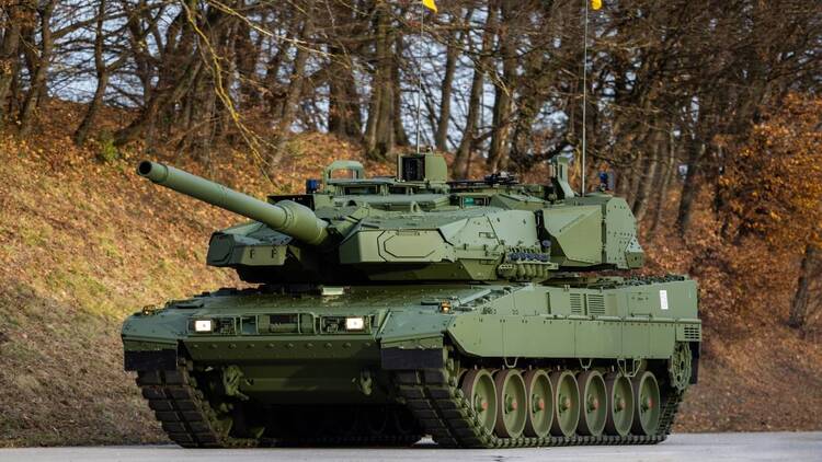 Niemiecki czołg Leopard 2 w czasie manewrów