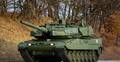 Niemiecki czołg Leopard 2 w czasie manewrów