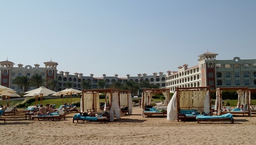 Nożownik zaatakował w Egipcie. AP: Wśród rannych jest Polak