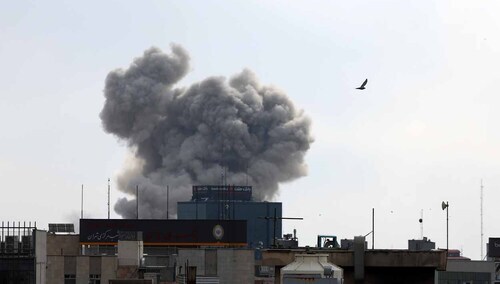 Kłęby dymu nad Teheranem