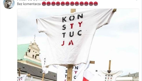 Koszulki z napisem "Konstytucja" na... krzyżu. Czy protestujący obrazili uczucia religijne?