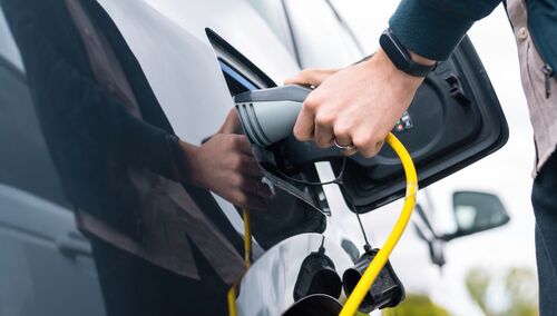 ładowanie samochodu